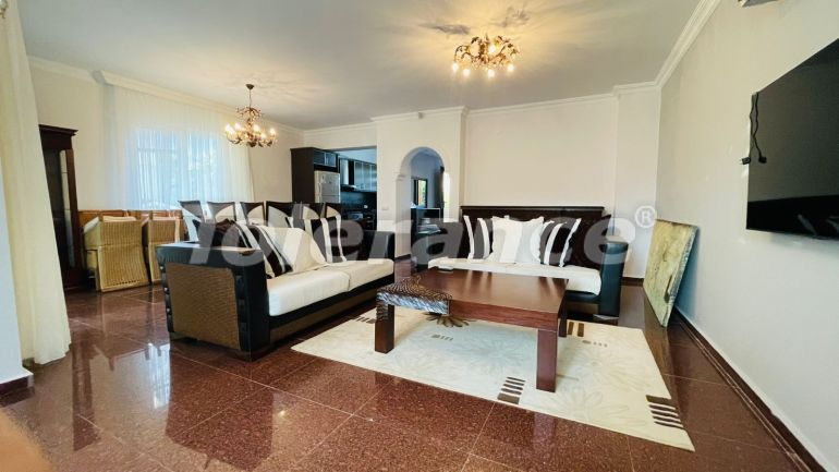 Вилла или дом в Чамьюва, Кемер с бассейном: купить недвижимость в Турции - 136273