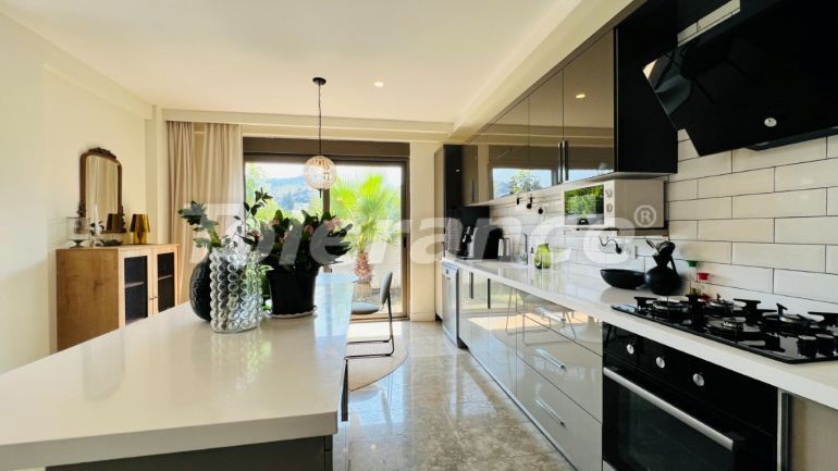 Вилла или дом в Чамьюва, Кемер с бассейном: купить недвижимость в Турции - 136290