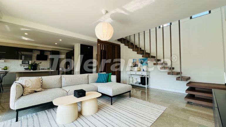 Вилла или дом в Чамьюва, Кемер с бассейном: купить недвижимость в Турции - 136293