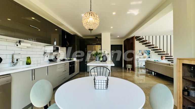 Вилла или дом в Чамьюва, Кемер с бассейном: купить недвижимость в Турции - 136297