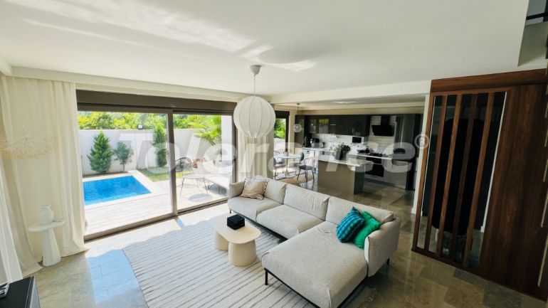 Вилла или дом в Чамьюва, Кемер с бассейном: купить недвижимость в Турции - 136300