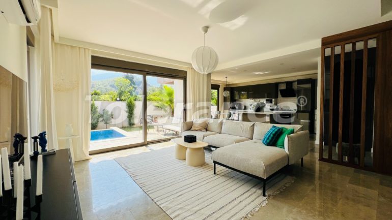 Вилла или дом в Чамьюва, Кемер с бассейном: купить недвижимость в Турции - 136311