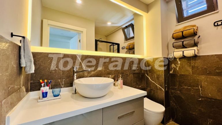 Вилла или дом в Чамьюва, Кемер с бассейном: купить недвижимость в Турции - 136312