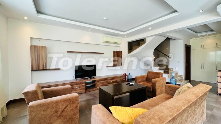 Вилла или дом в Чамьюва, Кемер с бассейном: купить недвижимость в Турции - 136672