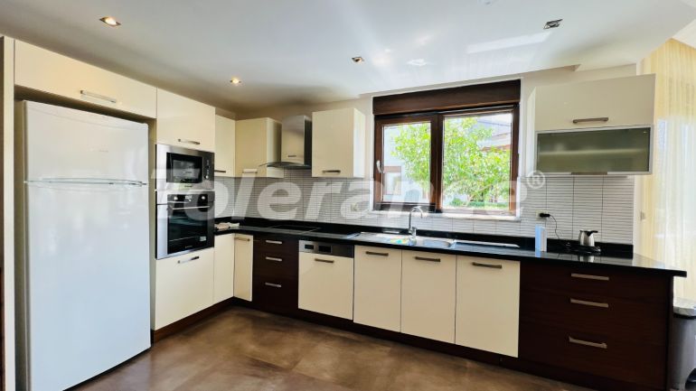 Вилла или дом в Чамьюва, Кемер с бассейном: купить недвижимость в Турции - 136673