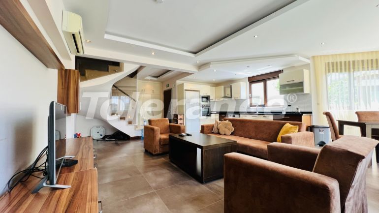 Вилла или дом в Чамьюва, Кемер с бассейном: купить недвижимость в Турции - 136680