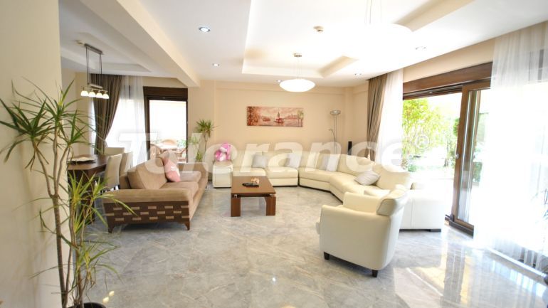 Вилла или дом в Çamyuva, Кемер с бассейном - 42939 Вилла или дом в Çamyuva, Кемер с бассейном: купить недвижимость в Турции - 42939