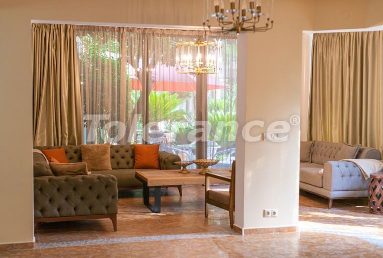 Вилла или дом в Чамьюва, Кемер с бассейном: купить недвижимость в Турции - 45423