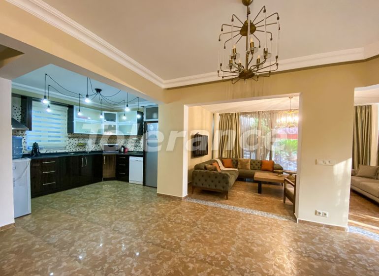 Вилла или дом в Чамьюва, Кемер с бассейном: купить недвижимость в Турции - 45426