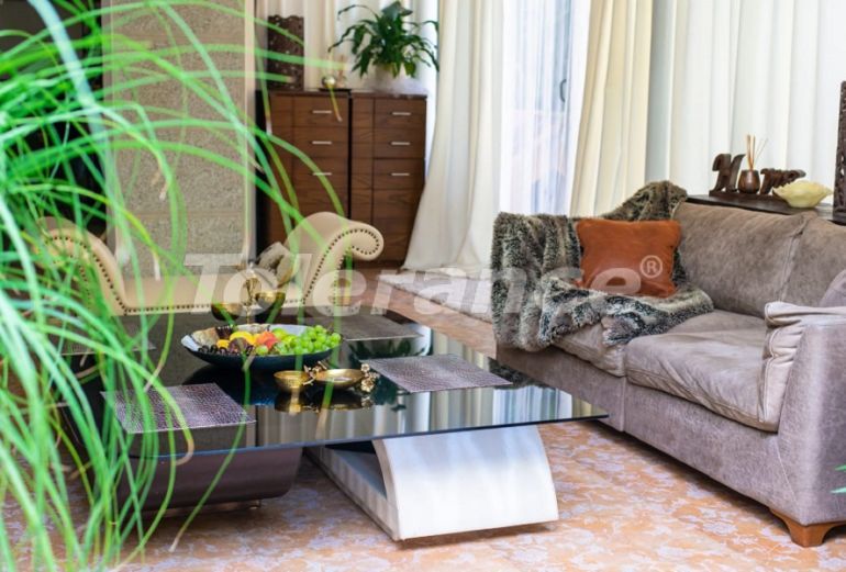 Вилла или дом в Чамьюва, Кемер с бассейном: купить недвижимость в Турции - 45431