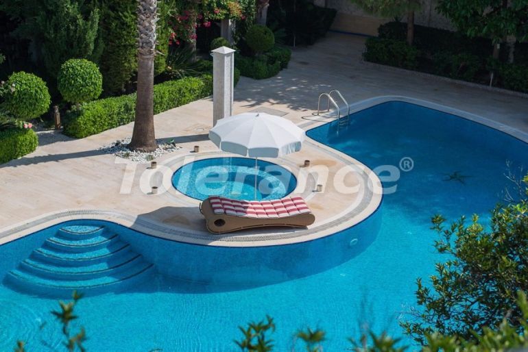 Вилла или дом в Çamyuva, Кемер с бассейном: купить недвижимость в Турции - 45440