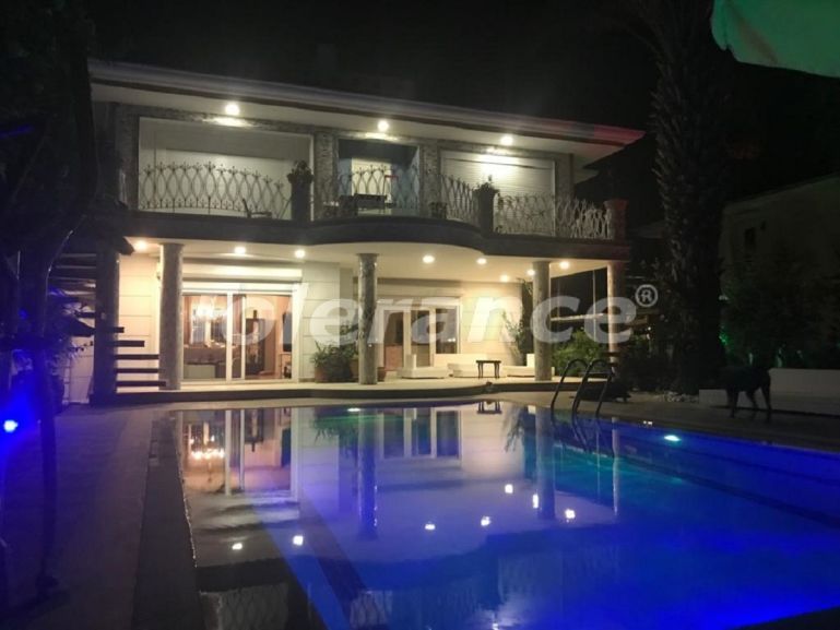 Вилла или дом в Чамьюва, Кемер с бассейном: купить недвижимость в Турции - 50933