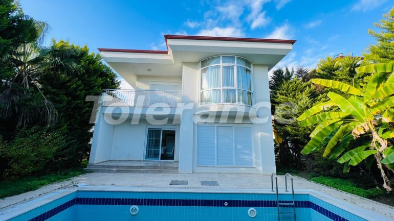 Вилла или дом в Чамьюва, Кемер с бассейном: купить недвижимость в Турции - 68064