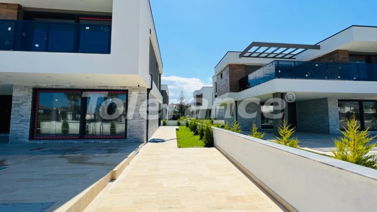 Вилла или дом от застройщика в Чамьюва, Кемер с бассейном: купить недвижимость в Турции - 80966