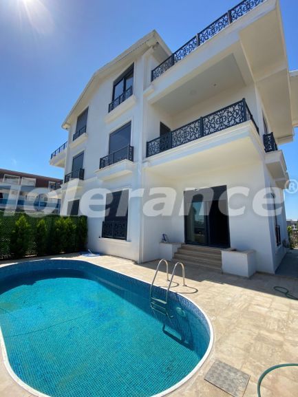 Вилла или дом в Центре Белека, Белек с бассейном: купить недвижимость в Турции - 102907