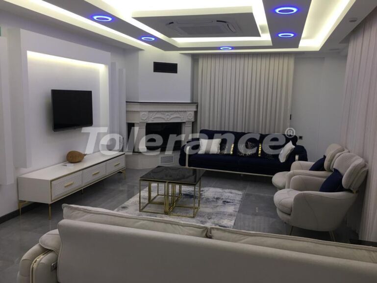 Вилла или дом в Центре Белека, Белек с бассейном: купить недвижимость в Турции - 54345