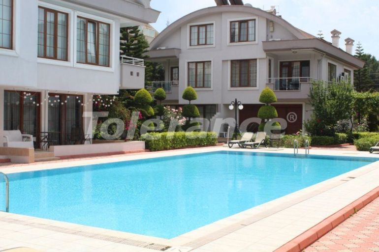 Вилла или дом в Центре Белека, Белек с бассейном: купить недвижимость в Турции - 70275