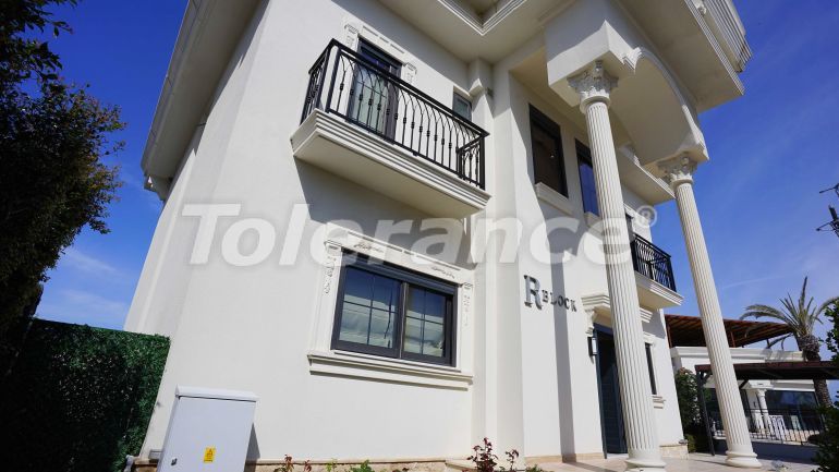 Вилла или дом от застройщика в Центре Белека, Белек с бассейном: купить недвижимость в Турции - 78800