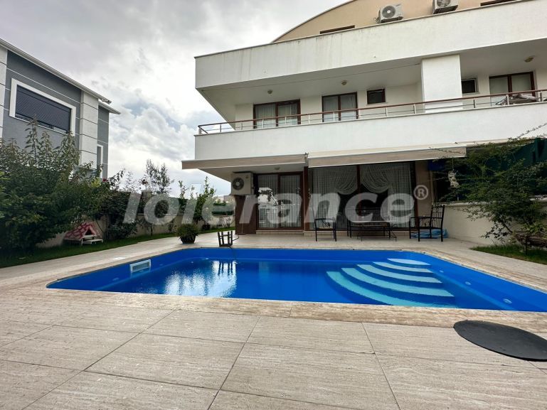 Вилла или дом в Центре Белека, Белек с бассейном: купить недвижимость в Турции - 94779