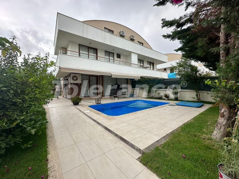 Вилла или дом в Центре Белека, Белек с бассейном: купить недвижимость в Турции - 94800