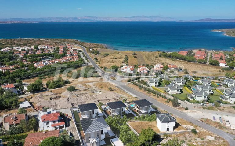 Вилла или дом от застройщика в Чешме, Измир вид на море с бассейном: купить недвижимость в Турции - 101353