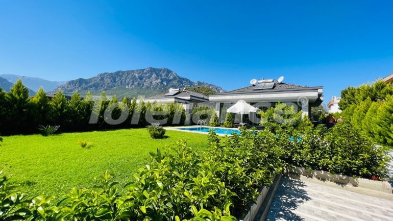 Вилла или дом в Центре Кемера, Кемер с бассейном: купить недвижимость в Турции - 104020