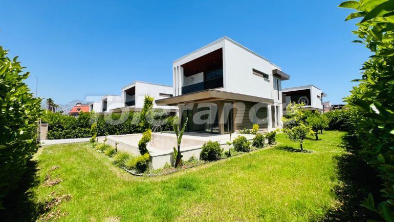 Вилла или дом от застройщика в Центре Кемера, Кемер с бассейном: купить недвижимость в Турции - 136323