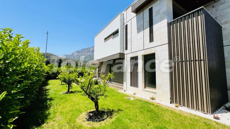 Вилла или дом от застройщика в Центре Кемера, Кемер с бассейном: купить недвижимость в Турции - 136326