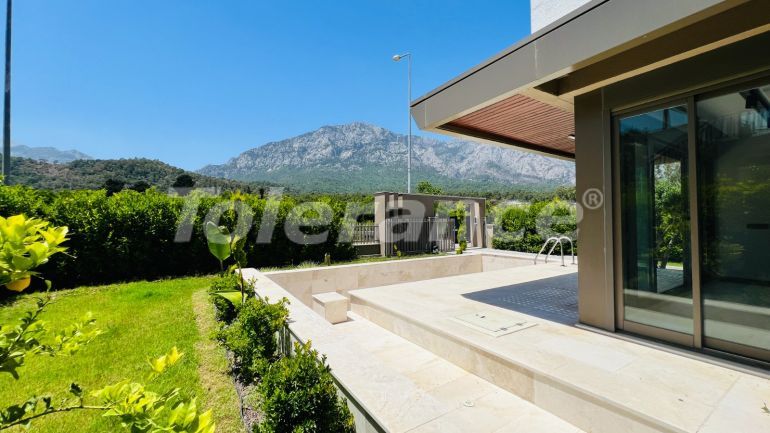 Вилла или дом от застройщика в Центре Кемера, Кемер с бассейном: купить недвижимость в Турции - 136327