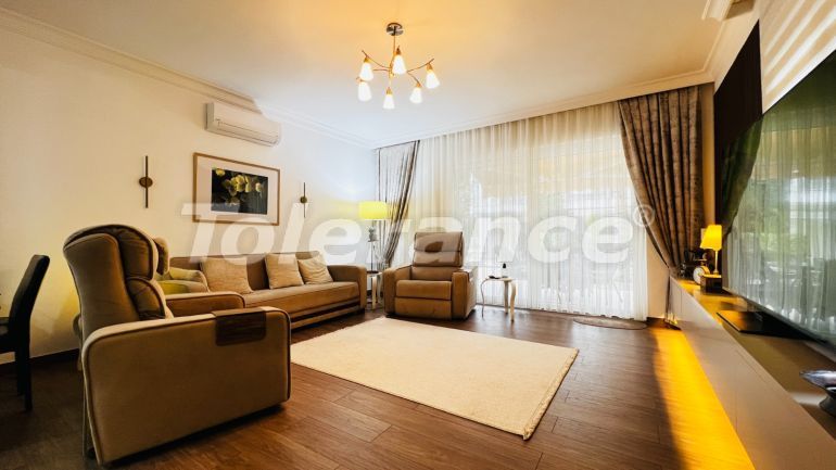 Вилла или дом в Центре Кемера, Кемер с бассейном: купить недвижимость в Турции - 136549