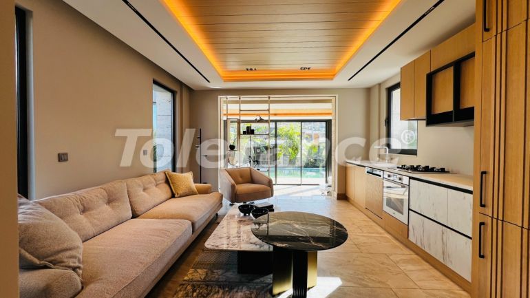 Вилла или дом от застройщика в Центре Кемера, Кемер с бассейном: купить недвижимость в Турции - 136686