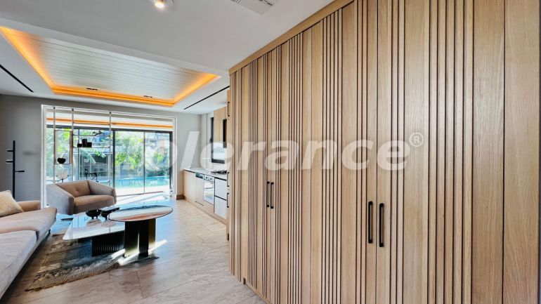 Вилла или дом от застройщика в Центре Кемера, Кемер с бассейном: купить недвижимость в Турции - 136702