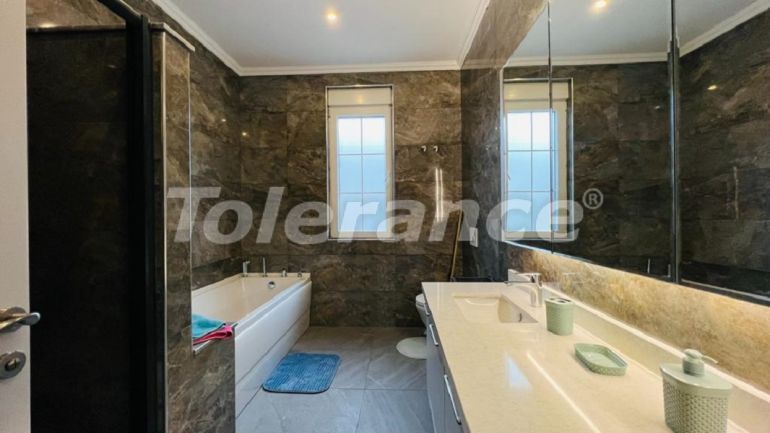 Вилла или дом в Центре Кемера, Кемер с бассейном: купить недвижимость в Турции - 67285