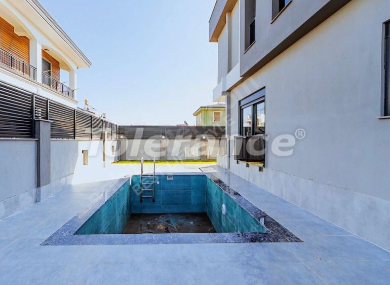 Вилла или дом в Дошемеалты, Анталия с бассейном: купить недвижимость в Турции - 113239