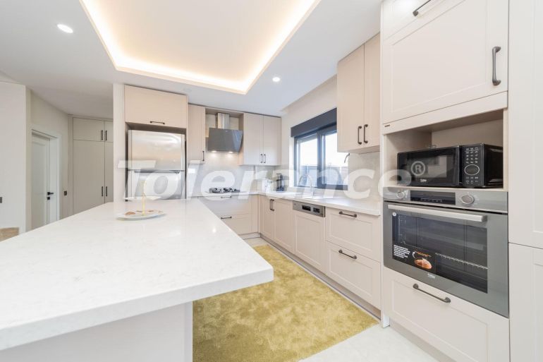 Вилла или дом в Дошемеалты, Анталия с бассейном: купить недвижимость в Турции - 113250