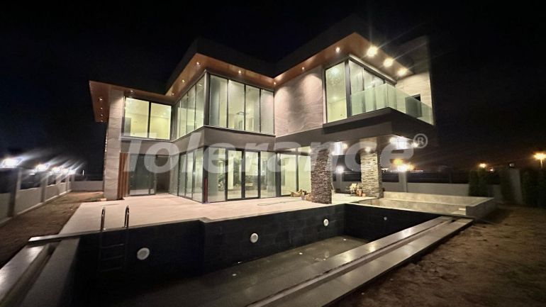 Вилла или дом в Дошемеалты, Анталия с бассейном: купить недвижимость в Турции - 116324