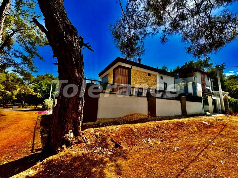 Вилла или дом в Дошемеалты, Анталия с бассейном: купить недвижимость в Турции - 125339