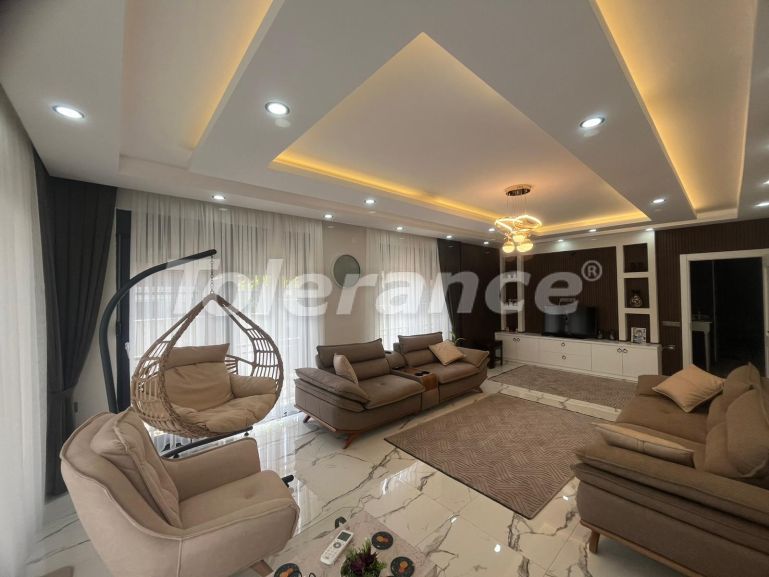 Вилла или дом в Дошемеалты, Анталия с бассейном: купить недвижимость в Турции - 125342