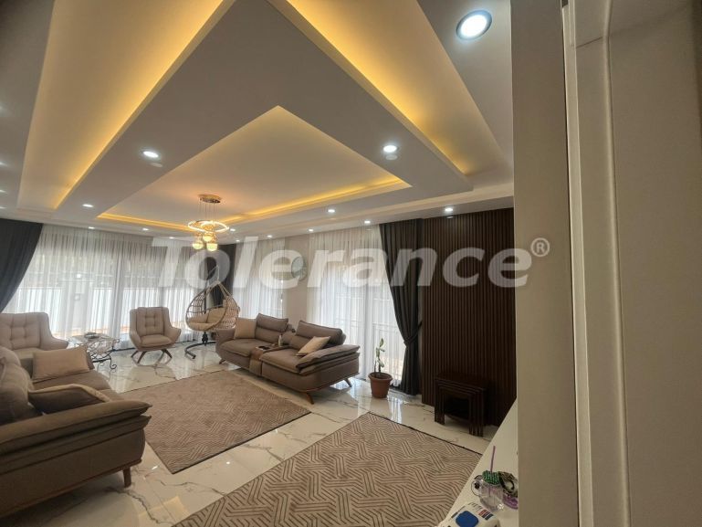 Вилла или дом в Дошемеалты, Анталия с бассейном: купить недвижимость в Турции - 125344