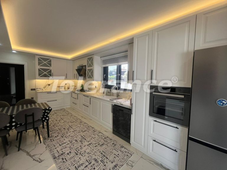 Вилла или дом в Дошемеалты, Анталия с бассейном: купить недвижимость в Турции - 125348