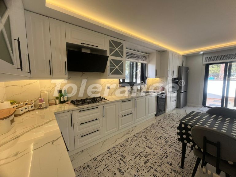 Вилла или дом в Дошемеалты, Анталия с бассейном: купить недвижимость в Турции - 125349