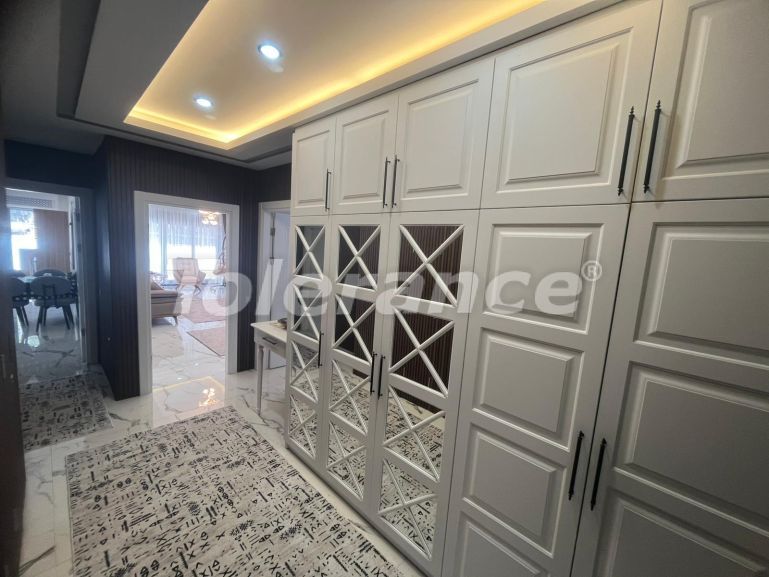 Вилла или дом в Дошемеалты, Анталия с бассейном: купить недвижимость в Турции - 125350