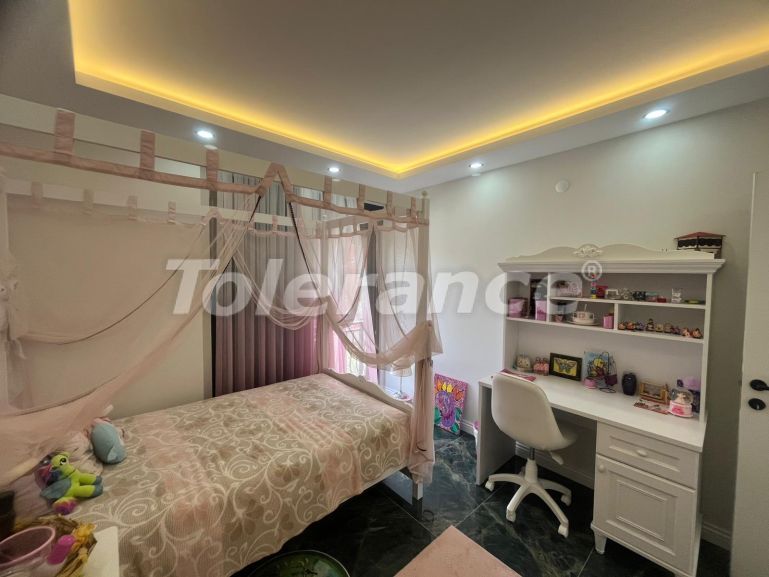 Вилла или дом в Дошемеалты, Анталия с бассейном: купить недвижимость в Турции - 125356