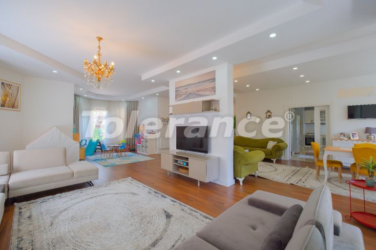 Вилла или дом в Дошемеалты, Анталия с бассейном: купить недвижимость в Турции - 125540