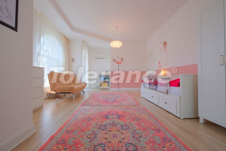 Вилла или дом в Дошемеалты, Анталия с бассейном: купить недвижимость в Турции - 125556