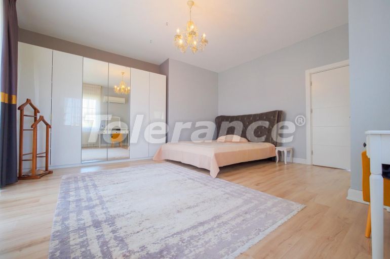 Вилла или дом в Дошемеалты, Анталия с бассейном: купить недвижимость в Турции - 125563