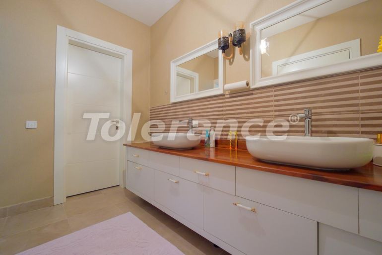 Вилла или дом в Дошемеалты, Анталия с бассейном: купить недвижимость в Турции - 125564