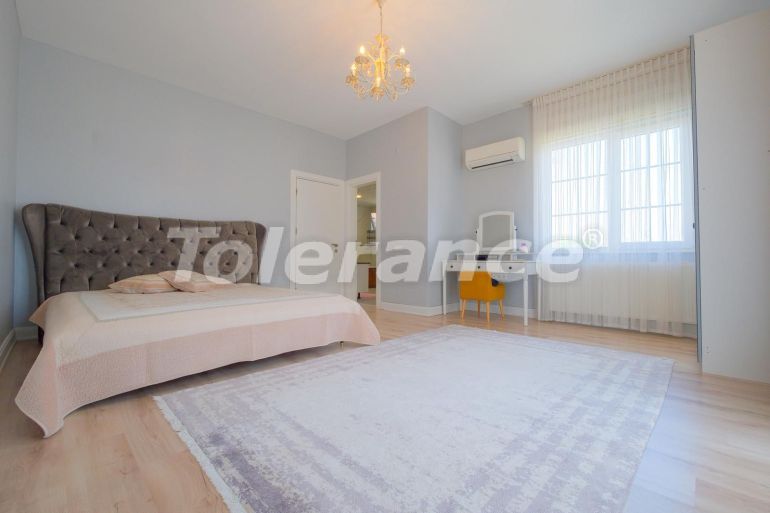 Вилла или дом в Дошемеалты, Анталия с бассейном: купить недвижимость в Турции - 125565