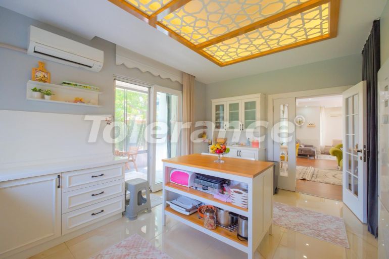 Вилла или дом в Дошемеалты, Анталия с бассейном: купить недвижимость в Турции - 125573