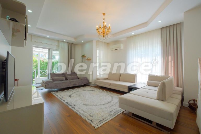 Вилла или дом в Дошемеалты, Анталия с бассейном: купить недвижимость в Турции - 125576